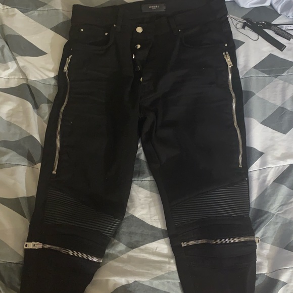 Amiri - Picture 1 of 3